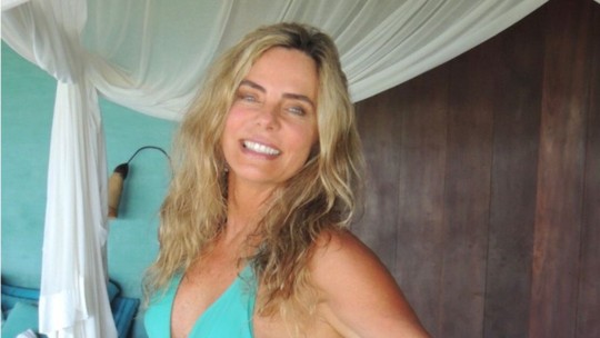 Bruna Lombardi arranca suspiros ao postar flagra do marido: "adoro intimidade"