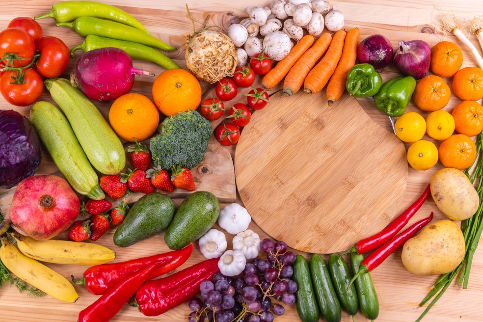 Frutas, legumes e verduras são alimentos que devem ser incluídos na alimentação  — Foto: Reprodução da Internet