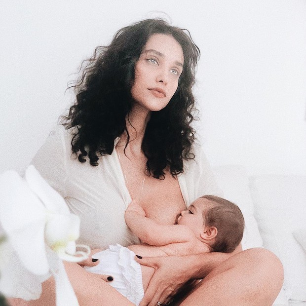 Débora Nascimento e Bella (Foto: Reprodução / Instagram)