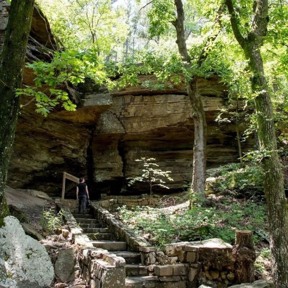 Admiradores das tradições vikings de todo o mundo visitam Parque da Pedra Rúnica de Heavener — Foto: DEPARTAMENTO DE TURISMO E RECREAÇÃO DE OKLAHOMA