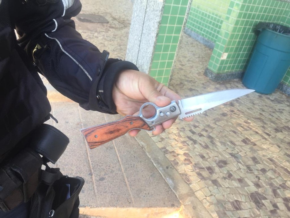 Mulher é esfaqueada pelo ex-marido a caminho do trabalho no DF; faca usada no crime foi apreendida pela PM — Foto: Arquivo pessoal 