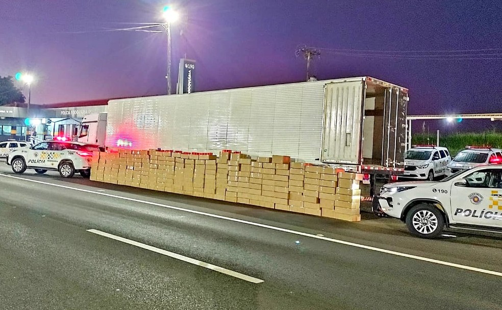 Polícia apreende mais de 4 toneladas de maconha em rodovia em Santa Cruz do Rio Pardo — Foto: Polícia Rodoviária/Divulgação