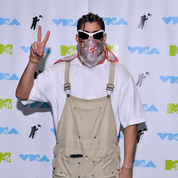 Artista do Ano no VMA 2022, Bad Bunny ousou em escolha de óculos (Foto: Noam Galai/Getty Images for MTV/Paramount Global)