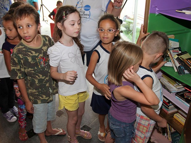 Crianças fazem fila em frente a geladeiroteca em Limeira (Foto: Divulgação/Prefeitura de Limeira)