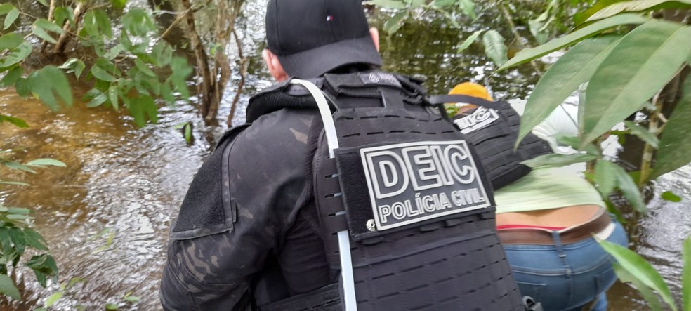 Forças policiais montam cerco e fazem buscas por criminosos pela terra, água e ar — Foto: Divulgação