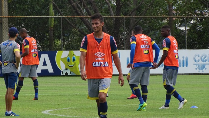 Henrique, guerreiro!: companheiros festejam convocação de cruzeirense