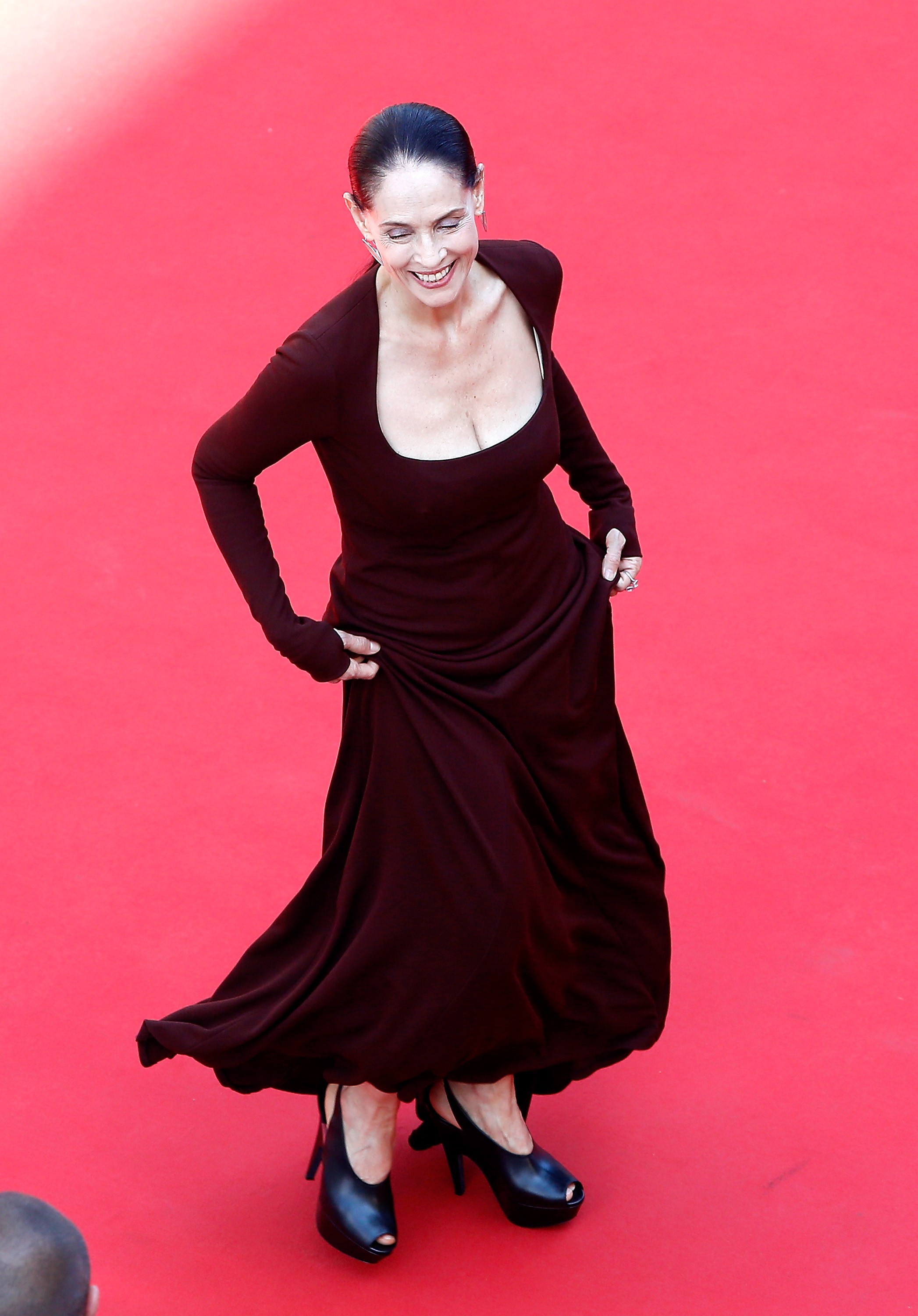 Sonia Braga no tapete vermelho de Cannes (Foto: Getty Images)