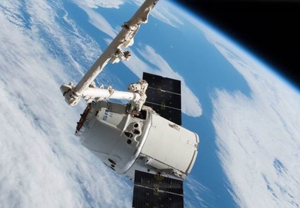 Cápsula Dragon da SpaceX já fez transporte de carga para o espaço (Foto: NASA via BBC NEWS BRASIL)