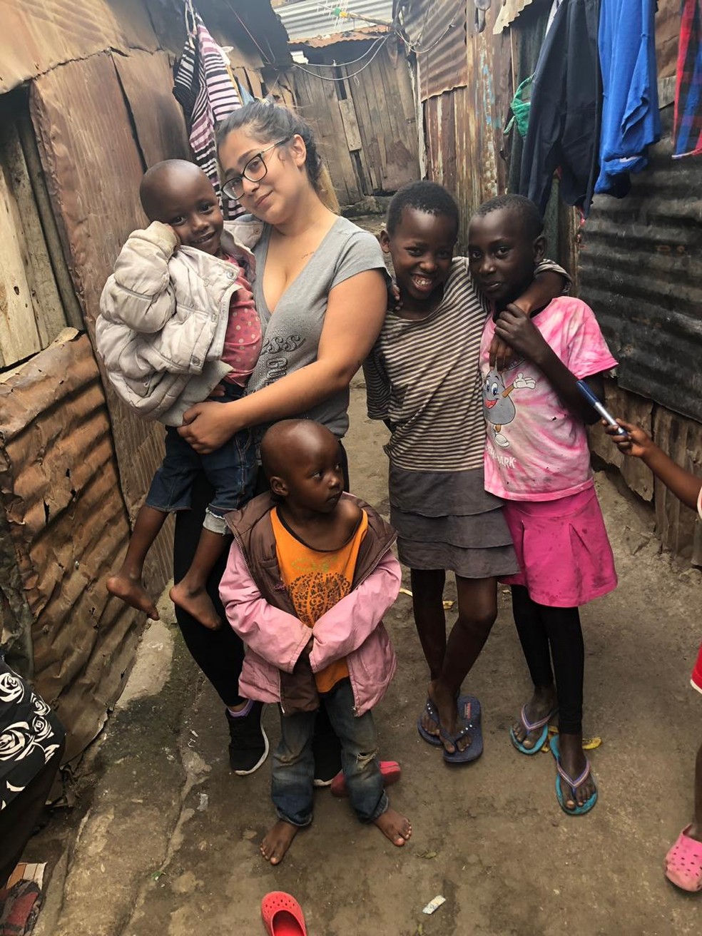 Larissa resolveu abrir mÃ£o das fÃ©rias e dedicar seu tempo para ajudar as crianÃ§as quenianas. â€” Foto: Arquivo pessoal 