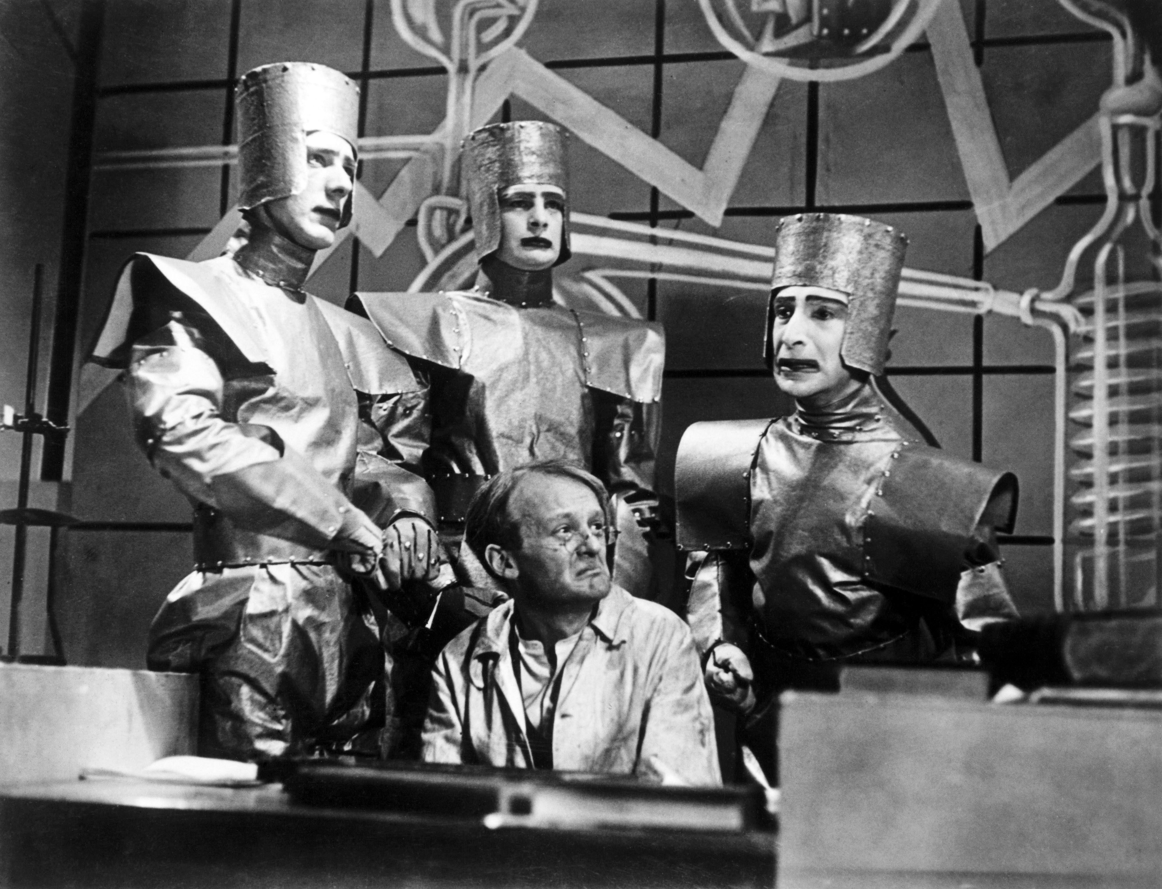 Adaptação da BBC para a peça “R.U.R. – Robôs Universais de Rossum”, 1938
