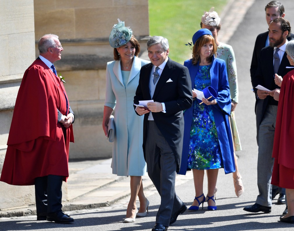 Carole e Michael Middleton, pais de Kate Middleton, chegam ao casamento de prÃ­ncipe Harry e Meghan Markle (Foto: Toby Melville/Pool via REUTERS)