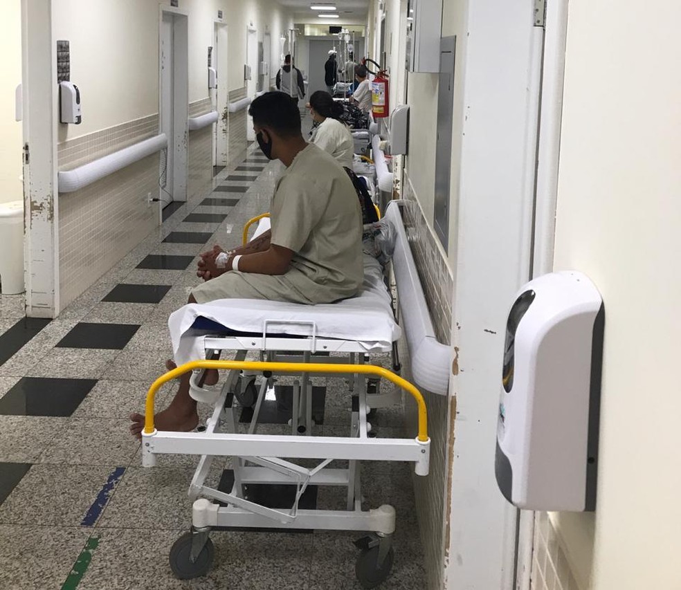 Pronto-socorro atende pacientes acima da capacidade máxima no HU de Cascavel — Foto: RPC/Reprodução