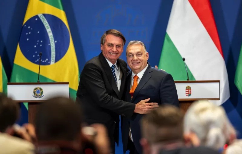 Jair Bolsonaro já disse que se sente 'irmão' de Viktor Orbán (Foto: Getty Images via BBC News)