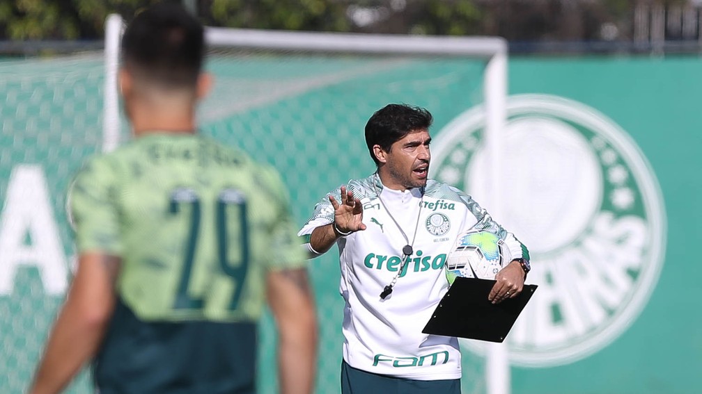 Sob comando de Abel, Palmeiras encerra preparação para encarar o Bragantino; veja provável time