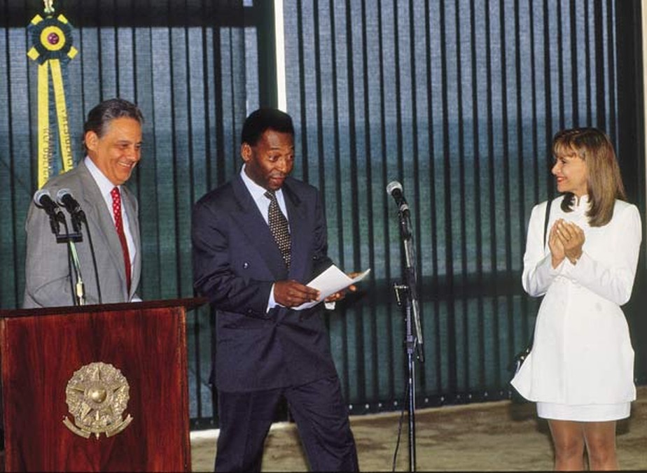 Pelé tomou posse como ministro do Esporte no governo de Fernando Henrique Cardoso (PSDB), onde atuou por três anos