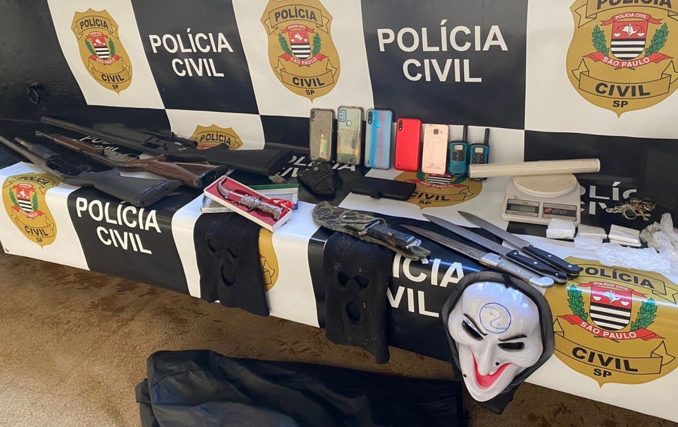 Polícia prende um homem e apreende um adolescente após operação contra tráfico de drogas em Buri (SP) — Foto: Polícia Civil/Divulgação