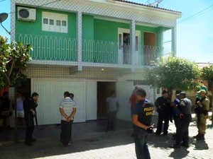 Suspeitos tentaram assaltar casa em Parelhas, RN (Foto: Ilmo Medeiros/G1)