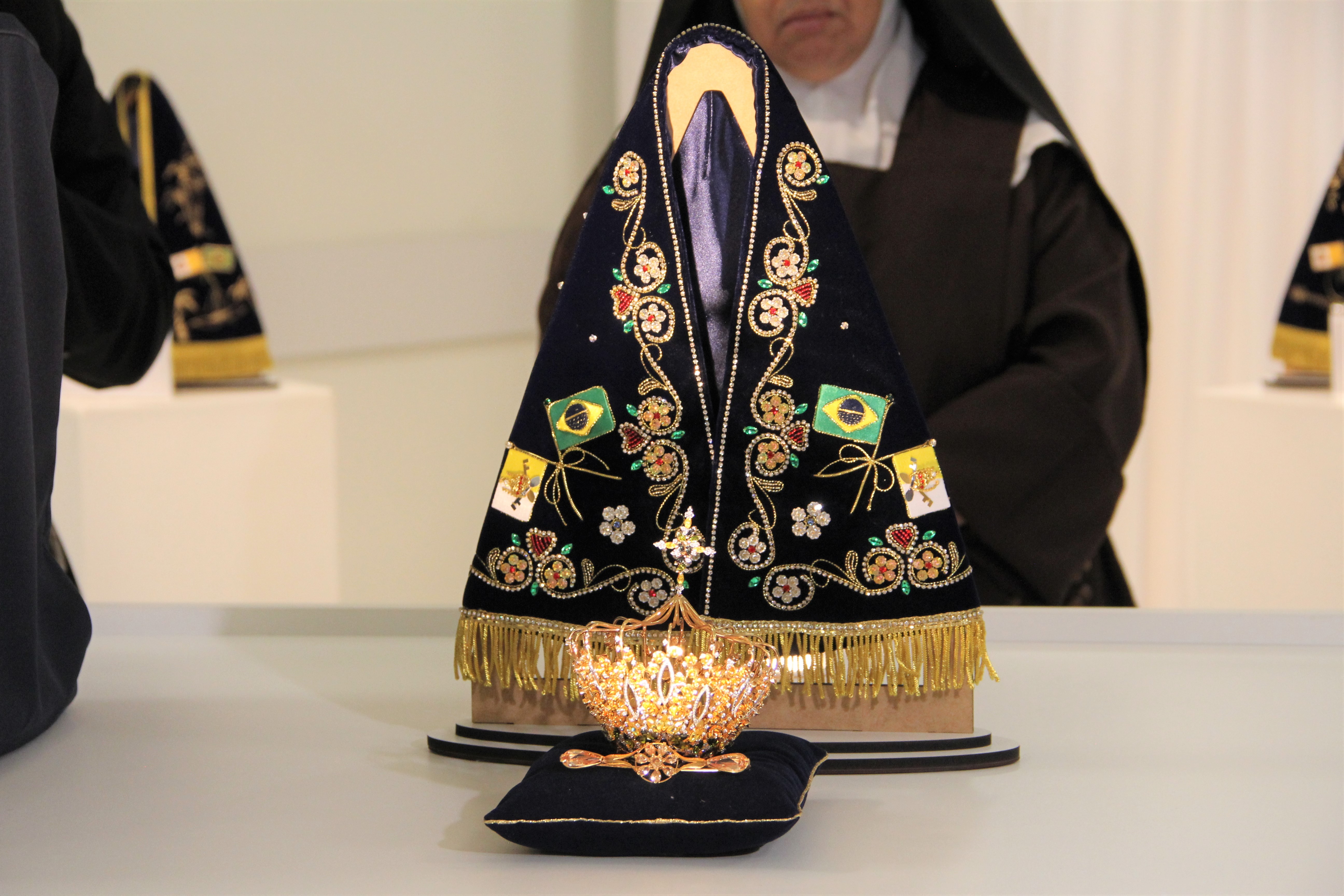 FOTOS: Veja como serão os mantos e o trono usado por Nossa Senhora Aparecida na Festa da Padroeira