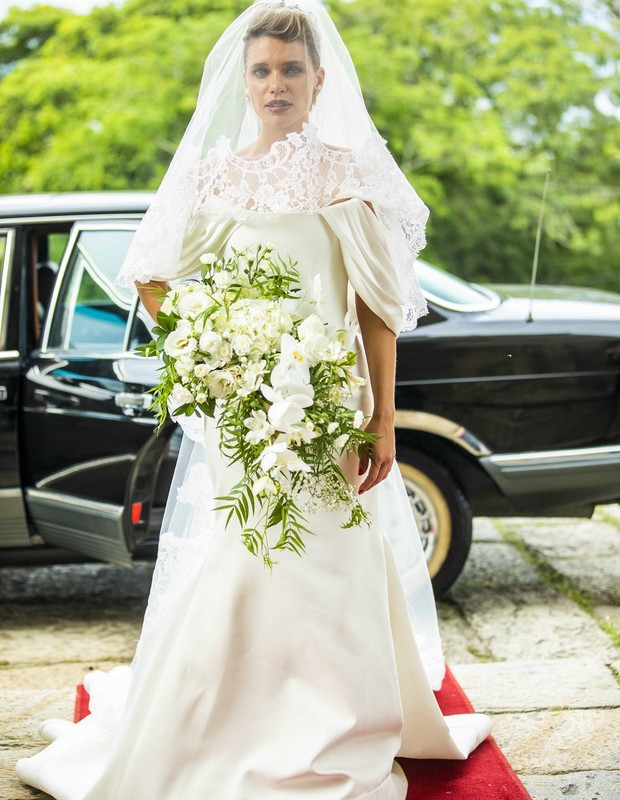 Bruna Linzmeyer em cena como Madeleine, de Pantanal, como noiva (Foto: João Miguel Junior/Globo)