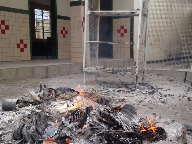 Escola estadual de Palhoça é vandalizada durante a madrugada