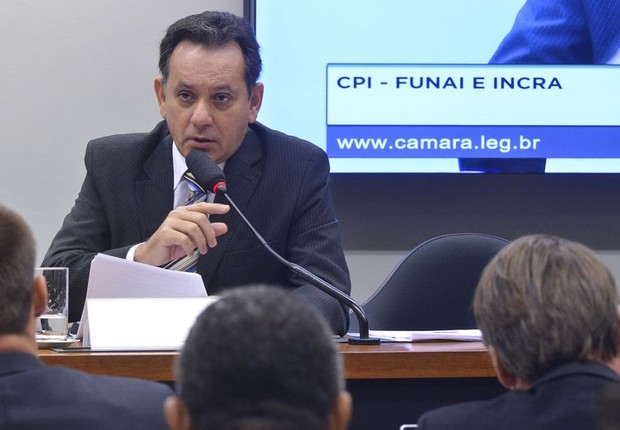 Deputado Nilson Leitão participa de audiência na CPI da Funai (Foto: Antonio Cruz/ Agência Brasil)