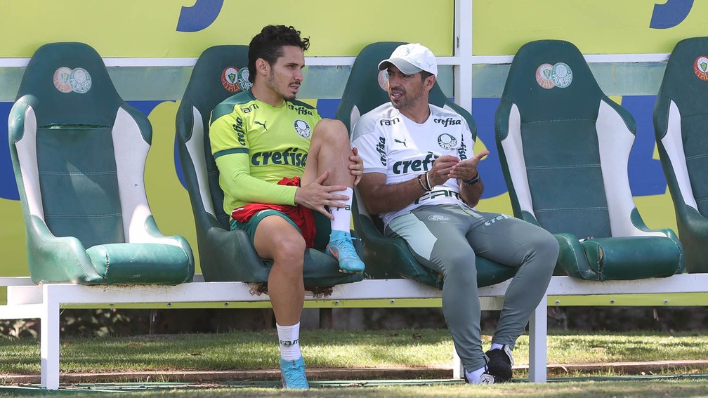 Raphael Veiga e Abel Ferreira na Academia do Palmeiras — Foto: Cesar Greco / Ag. Palmeiras