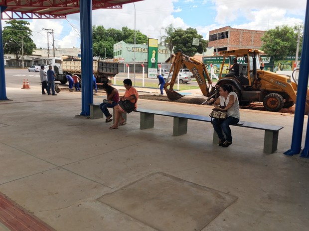 Usuários falam que obras causam transtornos (Foto: Heloise Hamada/G1)