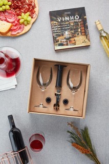 Livro Vinho com Design, R$ 90 e Cristalium Titan Kit para Vinho, R$ 170 | Tok&Stok