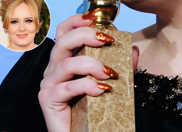 Adele voltou com tudo e apostou nas garras metálicas (Foto: Getty Images)