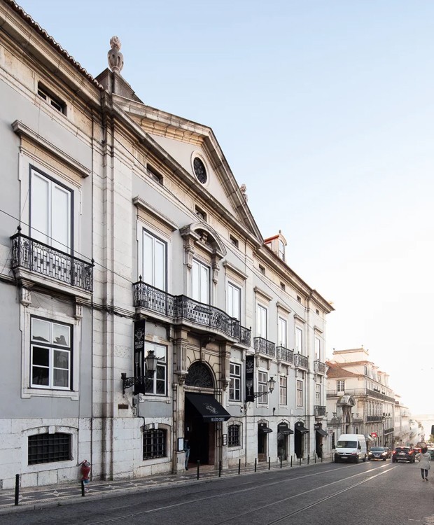 Fachada do Palácio Chiados, em Lisboa, Portugal (Foto: Alexander Bogorodskiy/ Designboom/ Reprodução)