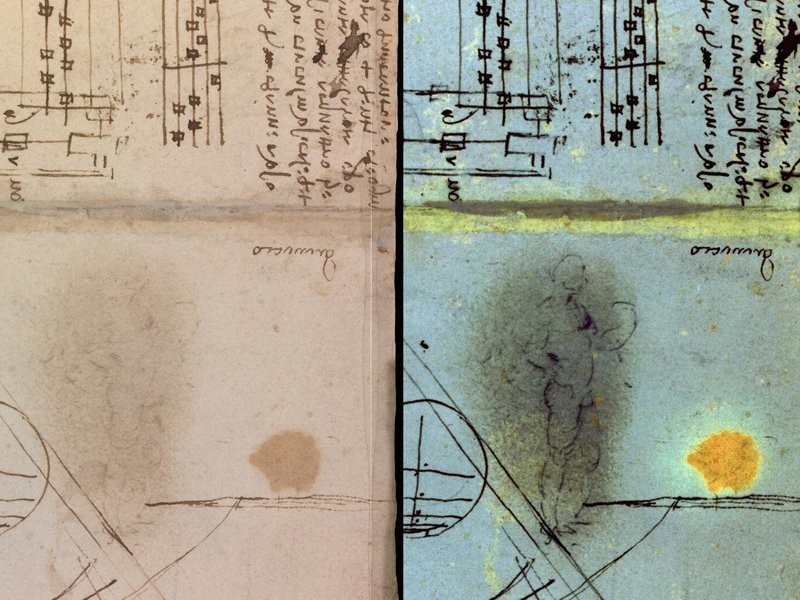 O caderno de Leonardo, original, à esquerda; na imagem da direita, o desenho secreto se revela (Foto: British Library)