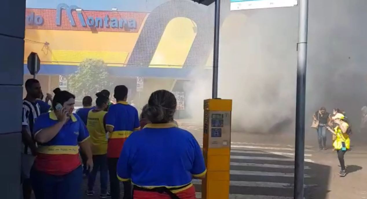 Incêndio atinge mercado e deixa feridos, em Ibiporã, dizem bombeiros; VÍDEOS e FOTOS