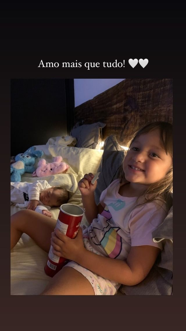 Yanna Lavigne sobre foto das filhas: 'Amo mais que tudo' (Foto: reprodução/instagram)
