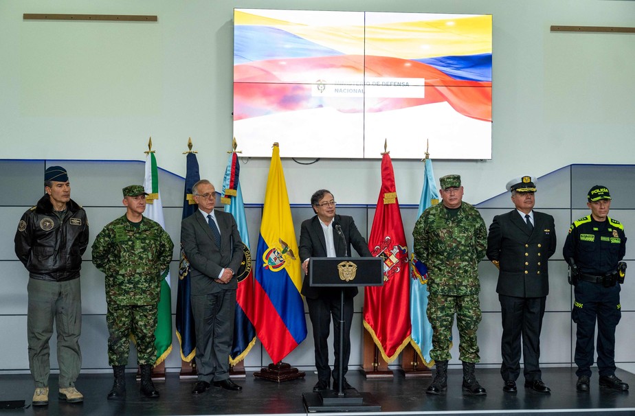 Gustavo Petro anuncia novo mando militar na Colômbia
