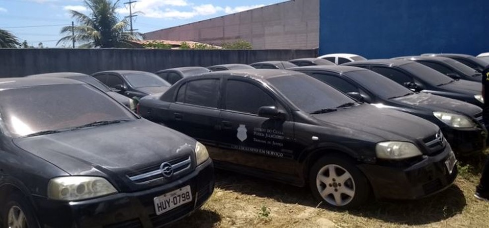 Poder Judiciário do Ceará leiloa cerca de 7 mil itens, entre carros, motos, móveis e equipamentos de informática.  — Foto: Divulgação/TJCE