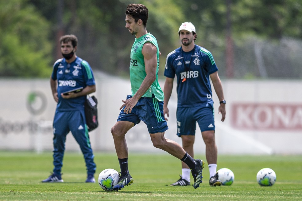 Rodrigo Caio está recuperado de lesão muscular — Foto: Marcelo Cortes / Flamengo