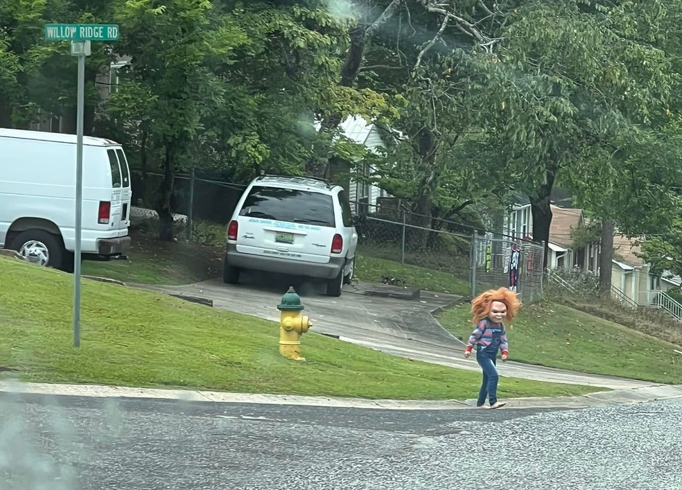 Jackson Reed, um garoto de 5 anos, se vestiu de Chucky e assustou alguns vizinhos em Pinson (EUA) — Foto: Reprodução/Redes sociais