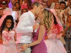 Depois de declaração inusitada, Flávia Alessandra ganha beijão do marido