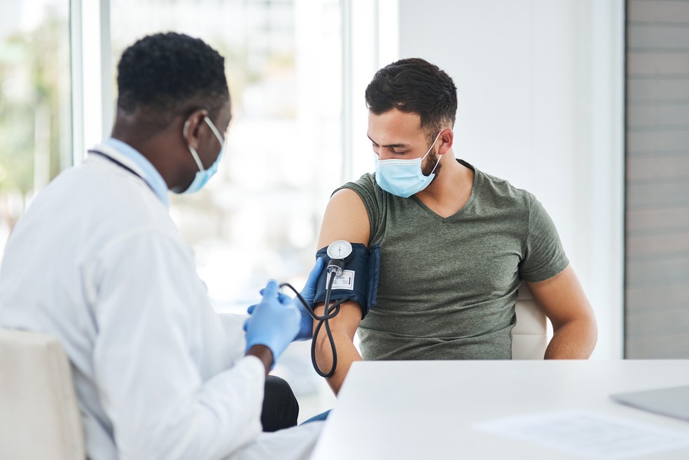 Hipertensão arterial: recomendação é de treinamento principal com exercícios aeróbicos dinâmicos, seguidos por exercícios de resistência — Foto: Istock Getty Images