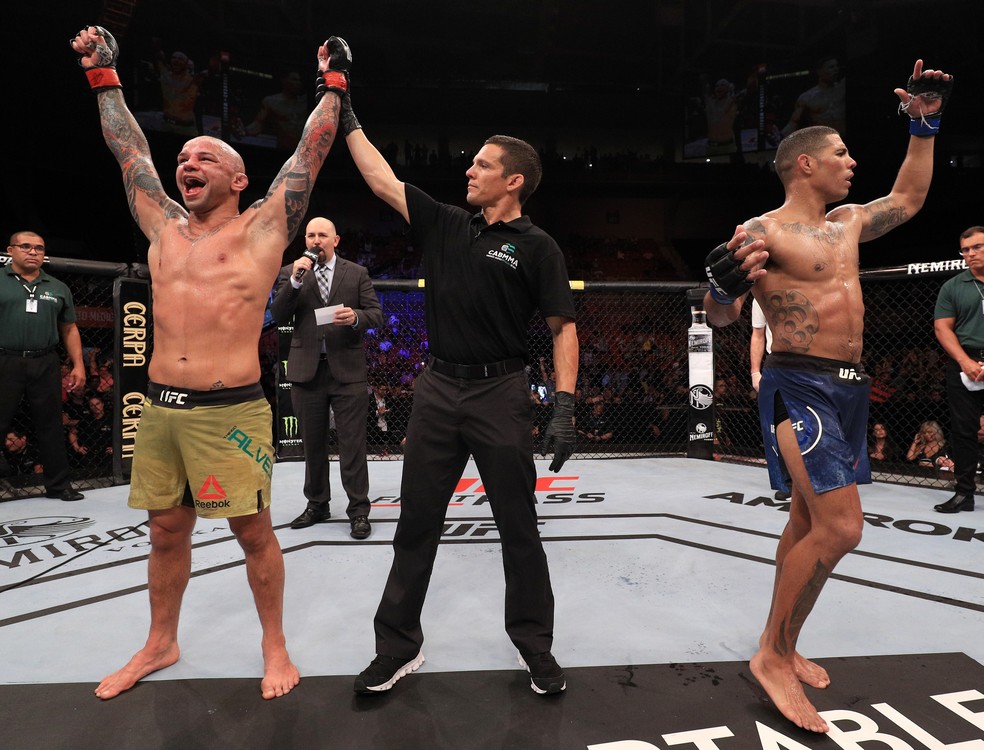 Pitbull comemora, enquanto Griffin reclama da decisÃ£o â?? Foto: Getty Images
