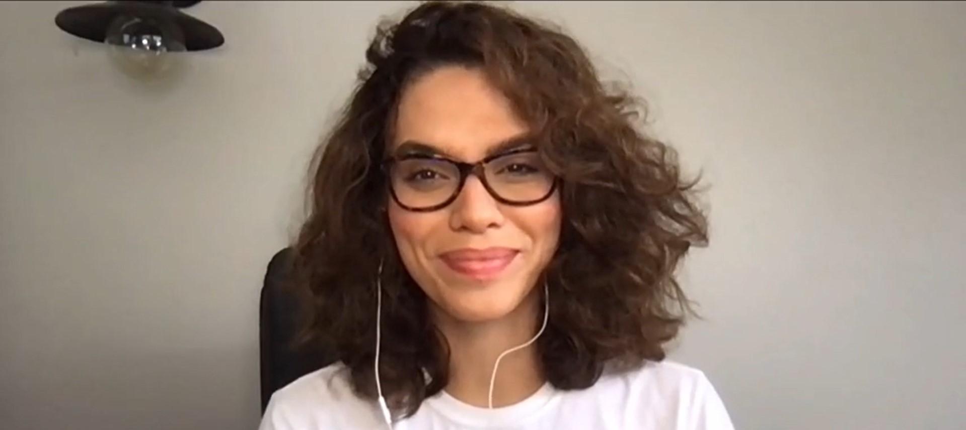Infectologista Luana Araújo tira dúvidas sobre reinfecção e doses de marcas diferentes