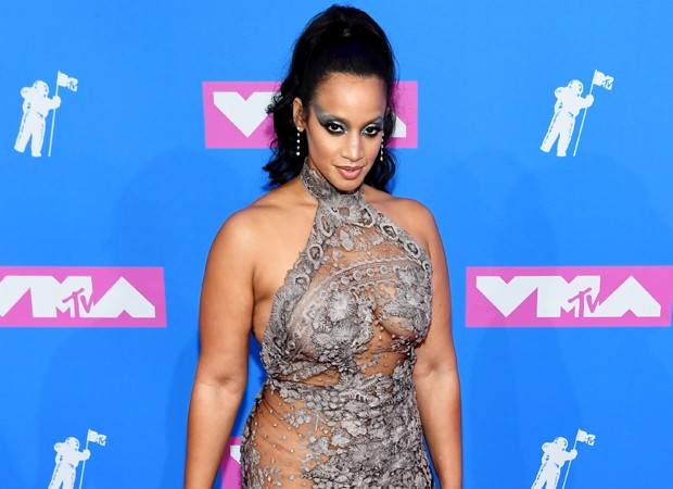 Sem lingerie Dascha Polanco usa look audacioso no VMA e deixa