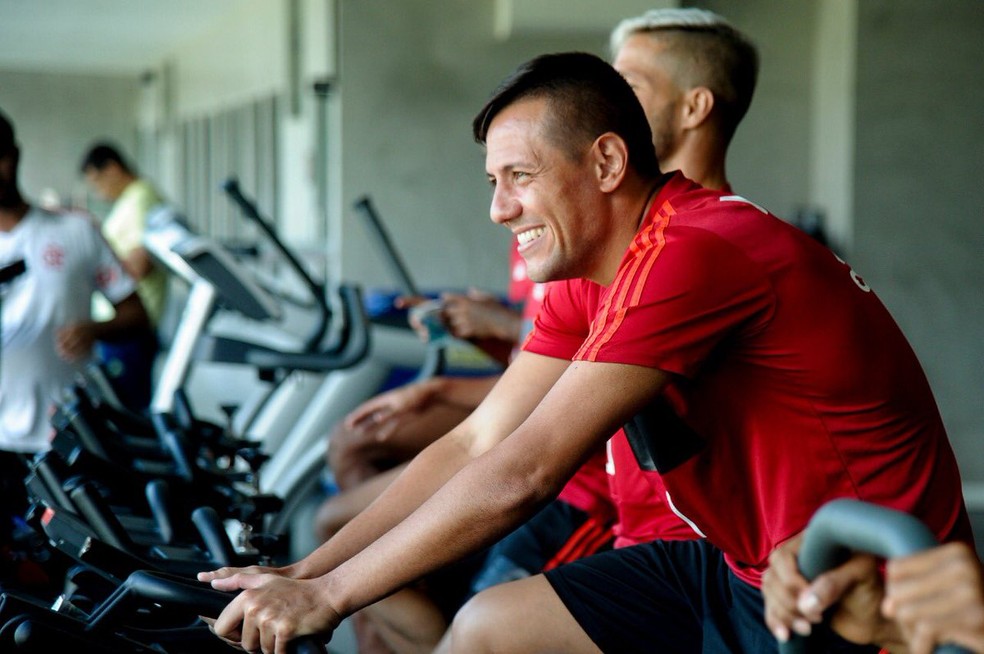 Diego Alves na academia de futebol do clube — Foto: Marcelo Cortes/Flamengo