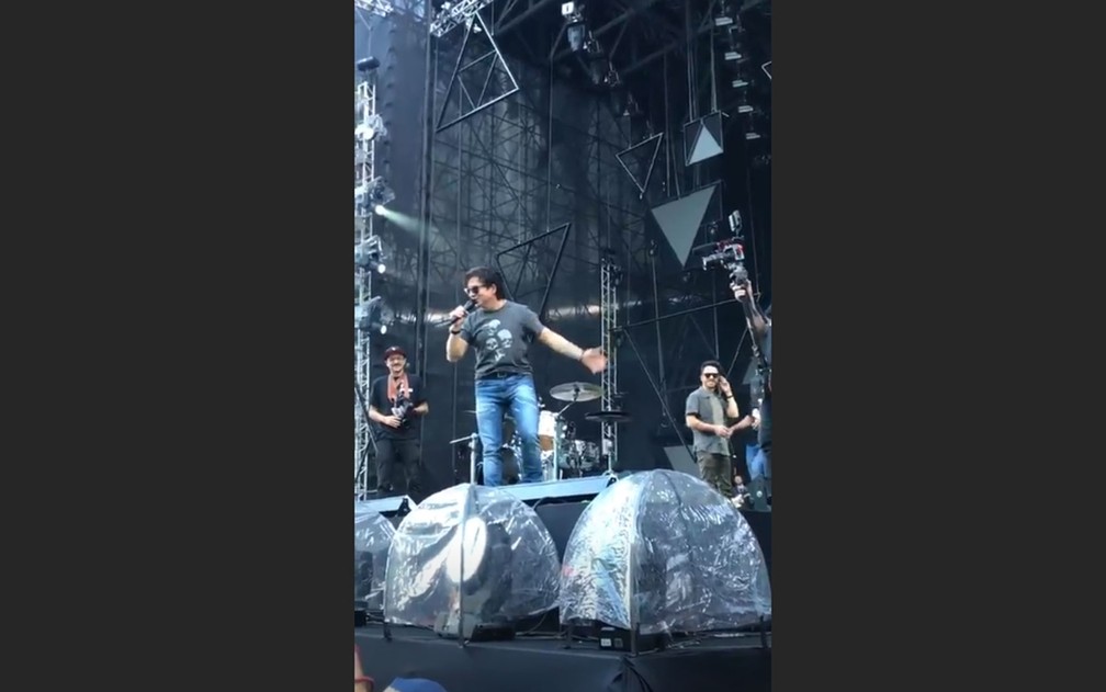 Xororó cantou 'Evidências' na passagem de som em Salvador — Foto: Reprodução/Instagram