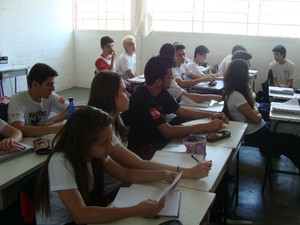 Em Itapeva, alunos se dividem entre aulas regulares e plantões de estudo para o vestibular. (Foto: Jéssica Pimentel / G1)