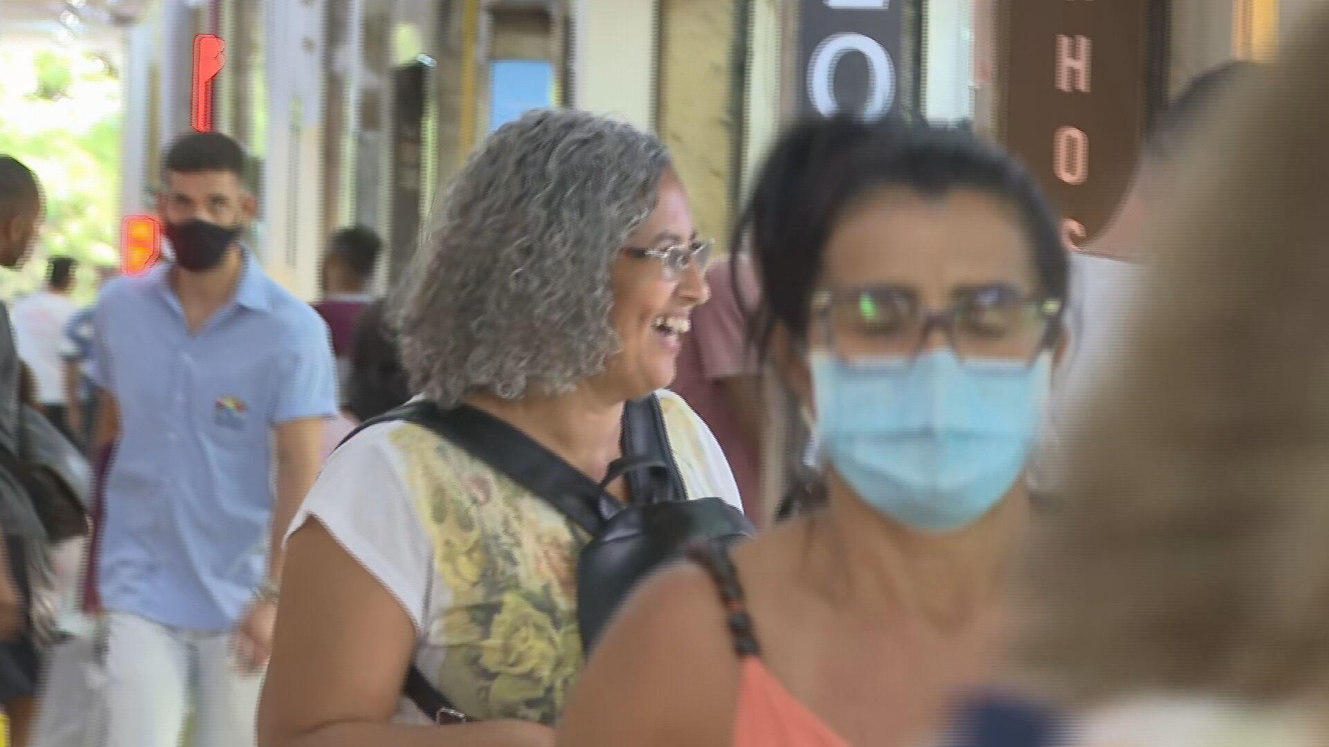 Decreto que libera máscaras em locais fechados é publicado em BH; uso no transporte público e hospitais é facultativo