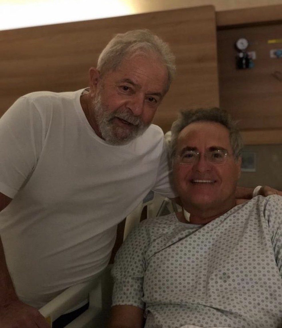 Lula e Renan Calheiros são fotografados sem máscara no hospital Sírio Libanês, Centro de SP, nesta quinta-feira (17). — Foto: Reprodução/Instragram