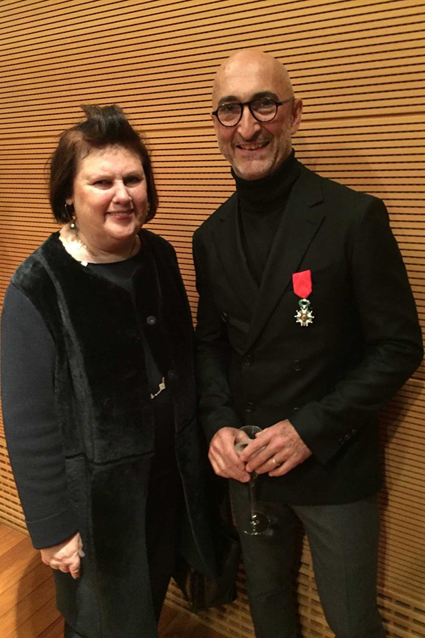 Pierre Hardy receiving his Légion d'Honneur on 26 January 2016, with fellow 2005 honoree Suzy Menkes (Foto: @SuzyMenkesVogue)