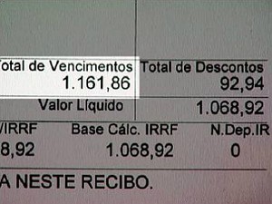 Holerite mostra que salário de ex-porteiro não é inferior à previsão de gasto de R$ 6 mil (Foto: Reprodução/RPCTV Foz do Iguaçu)
