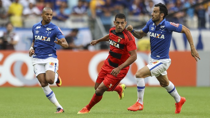 Zagueiro Léo elogia talento do meia Diego Souza, amigo de longa data